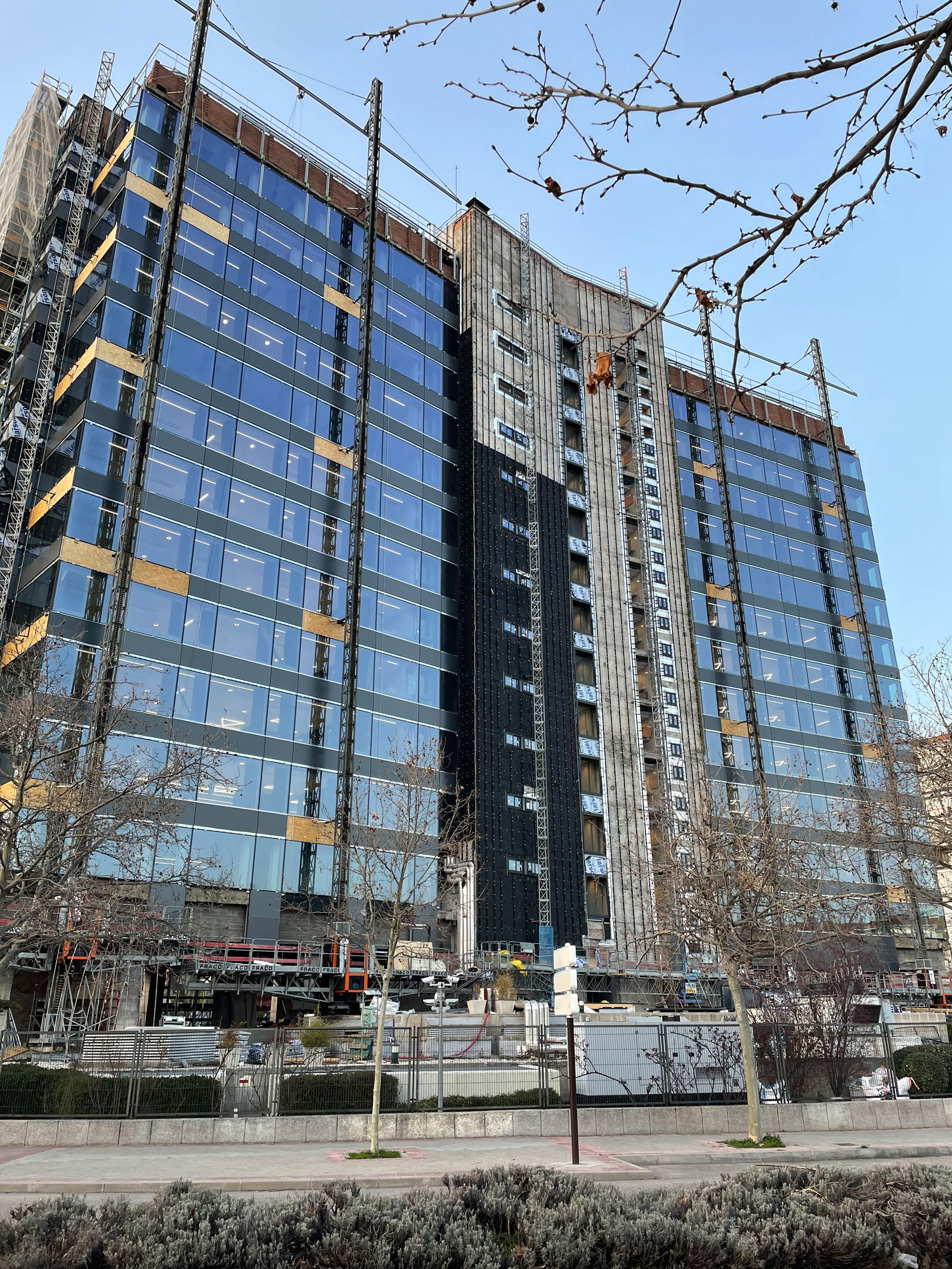 La renovada sede de Naturgy en Madrid confía en la solución de fachada ventilada ECOVENT® de ISOVER