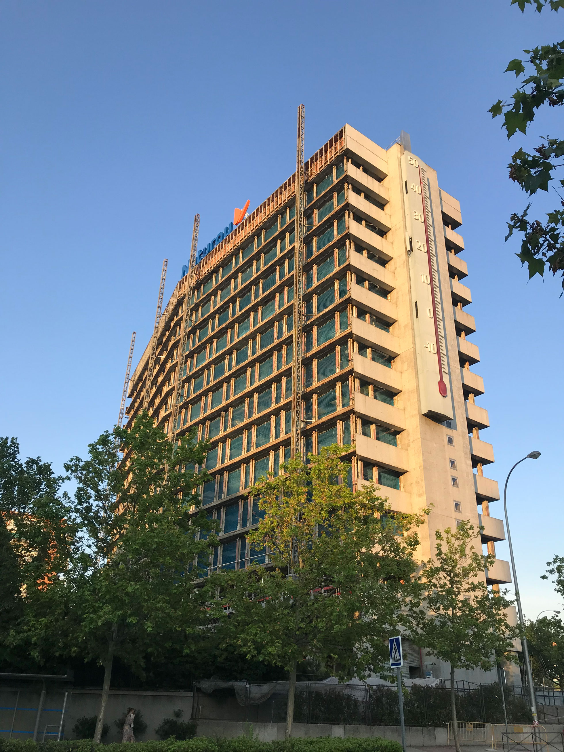 La renovada sede de Naturgy en Madrid confía en la solución de fachada ventilada ECOVENT® de ISOVER