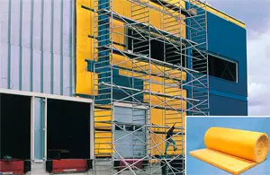 Cerramiento vertical con panel sandwich in-situ