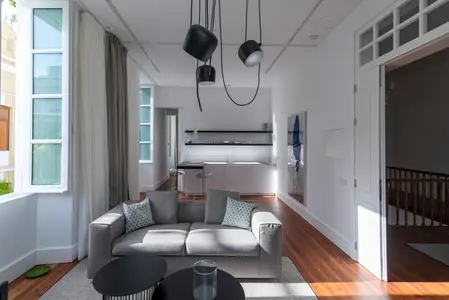 Salon con paredes HABITO y arena APTA