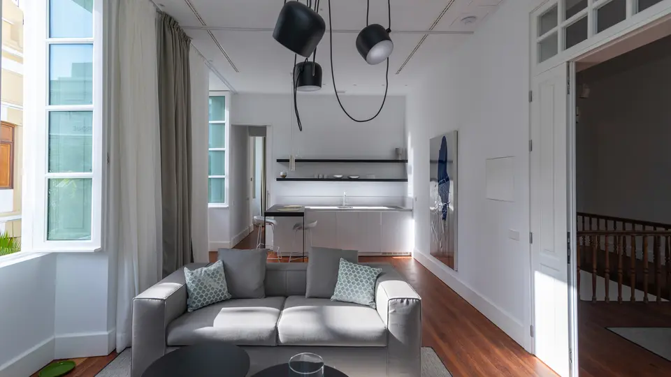 Salón con paredes HABITO y arena APTA 